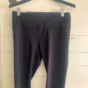 Athleta Accelerate Crop 3/4 length Large Black